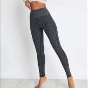 LIKE NEW ALO Alosoft Lounge leggings Heathered Black size M